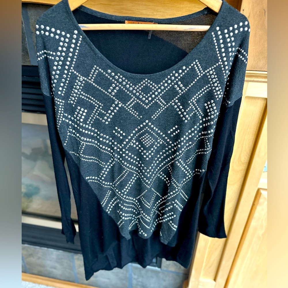 Belldini Grey and Black Sweater Silver Accent Studs Large EUC